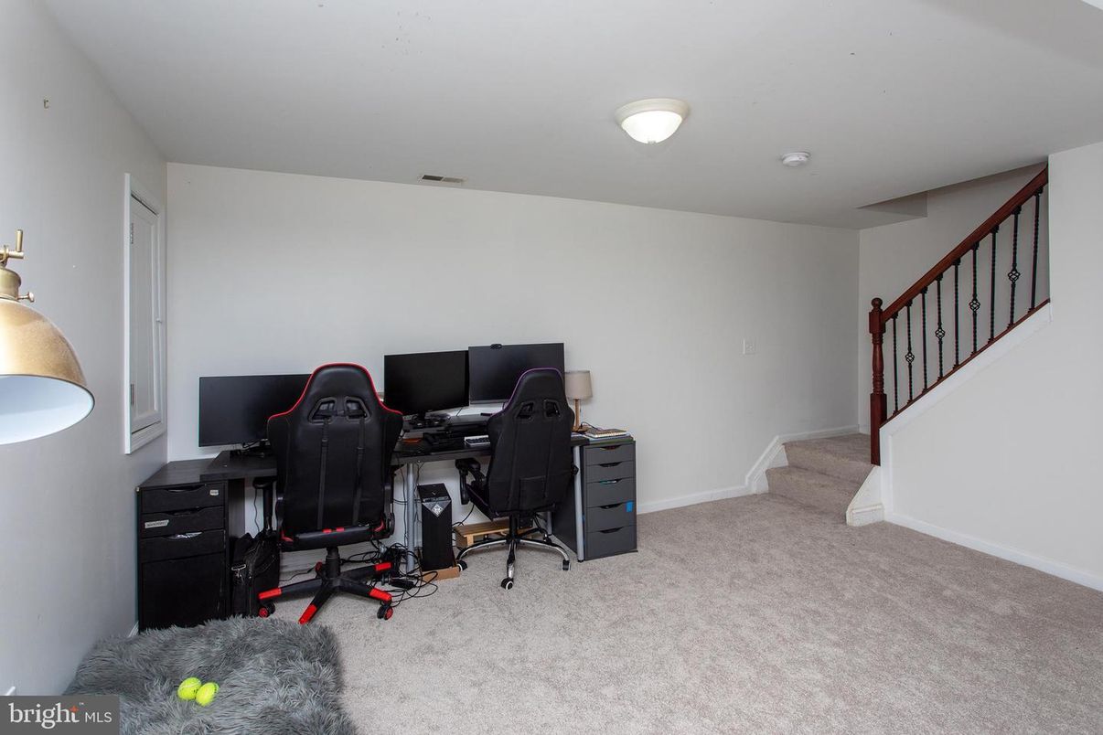 Home Office, Interior