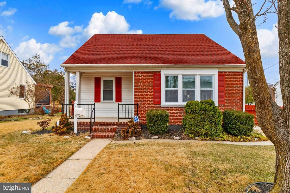 Exterior, Facade, Brick Facade, Cape Cod