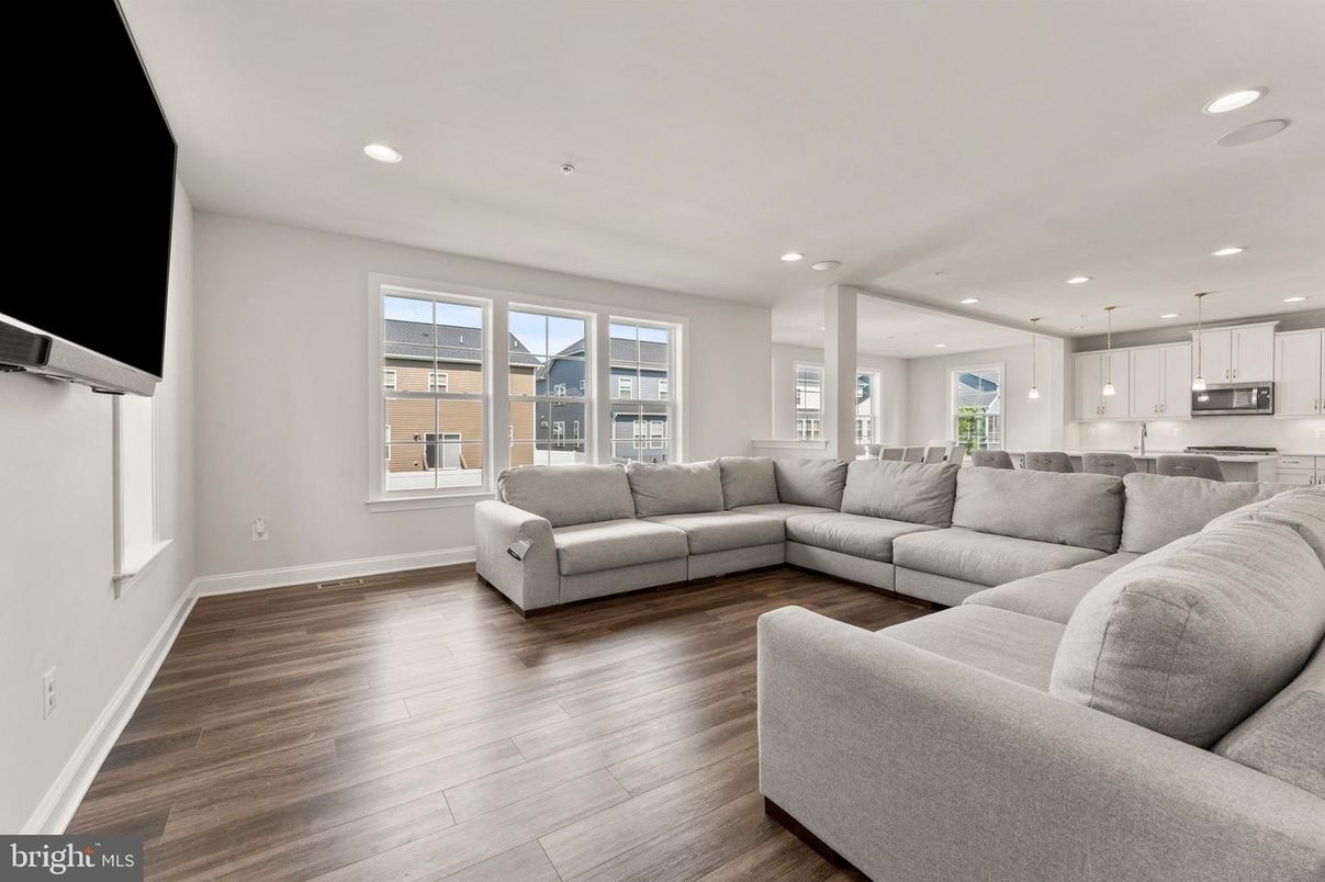 Interior, Kitchen, Living room, Pendant Lights, Recessed Lighting, Wood Texture Flooring