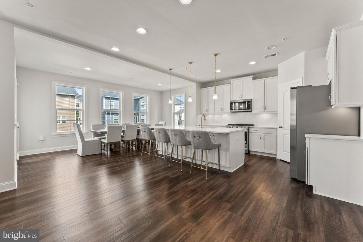 Dining room, Interior, Kitchen, Pendant Lights, Recessed Lighting, Wood Texture Flooring
