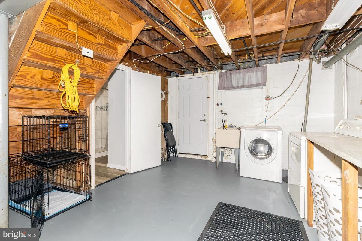 Interior, Washer, Wooden Beams, Wooden Ceilings