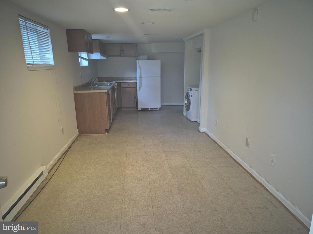 Interior, Kitchen, Recessed Lighting, Washer