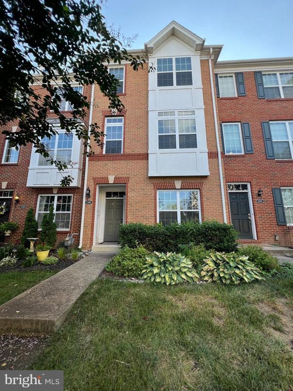 Exterior, Facade, Brick Facade, Rowhouse