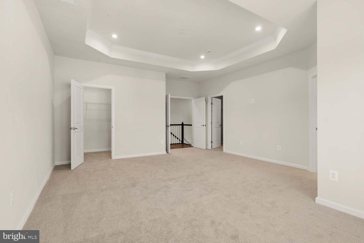 Empty room, Interior, Recessed Lighting