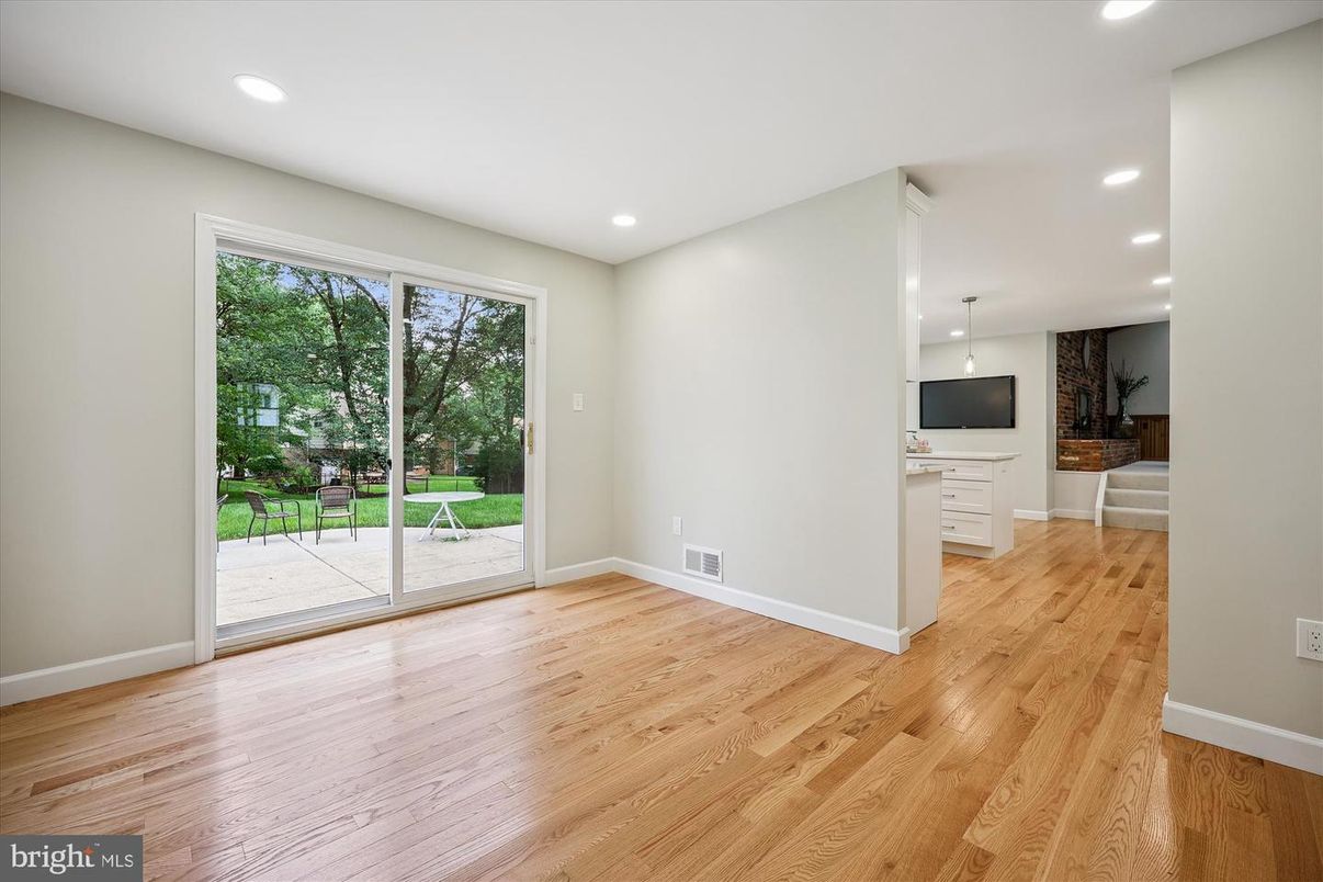 Empty room, Interior, Pendant Lights, Recessed Lighting, Wood Texture Flooring