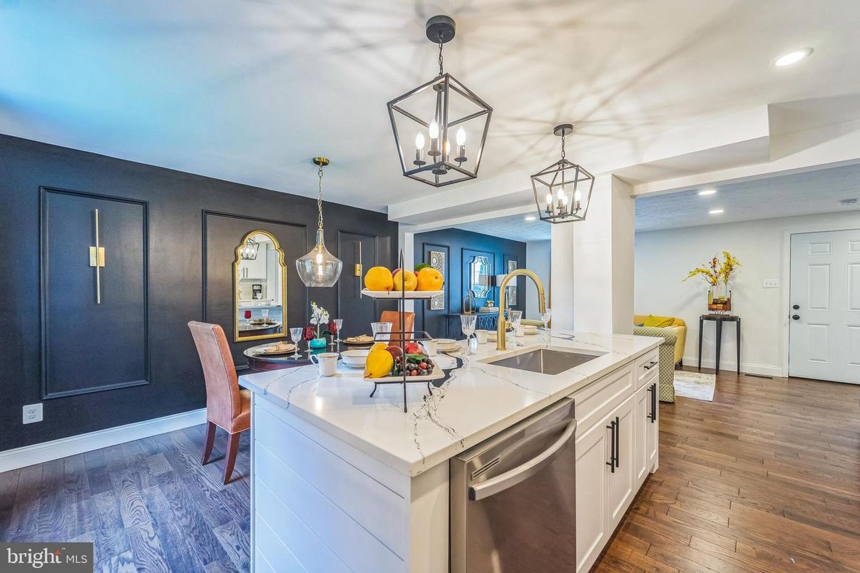 Dining room, Interior, Kitchen, Pendant Lights, Recessed Lighting, Wood Texture Flooring