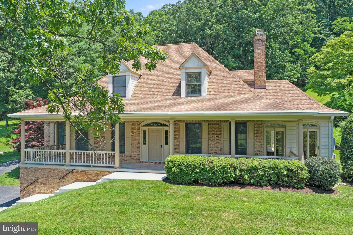 Exterior, Facade, Brick Facade, Cape Cod