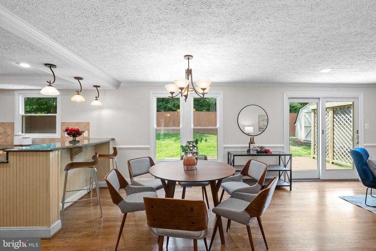Chandelier, Dining room, Interior, Recessed Lighting, Wood Texture Flooring