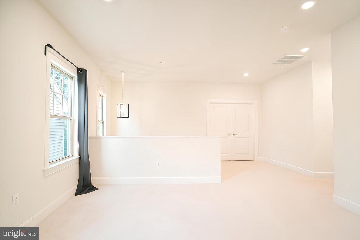Empty room, Interior, Pendant Lights, Recessed Lighting