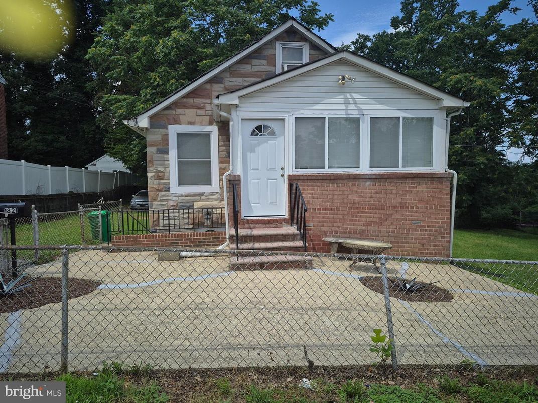Exterior, Facade, Brick Facade, American Craftsman