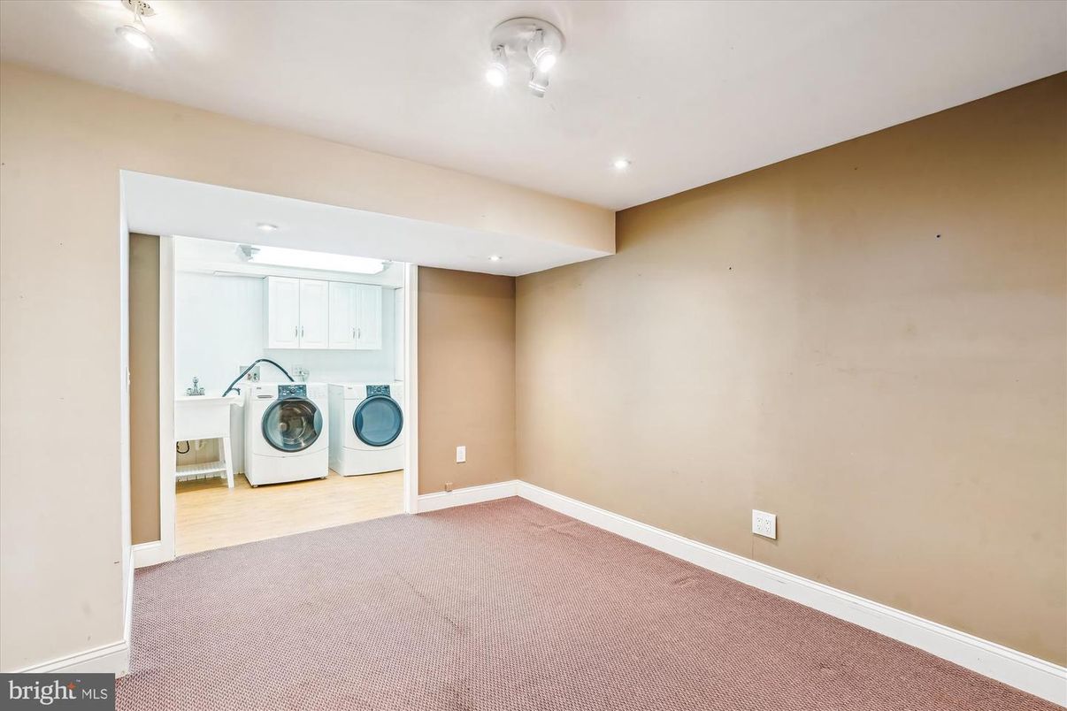 Interior, Recessed Lighting, Utility Closets, Washer
