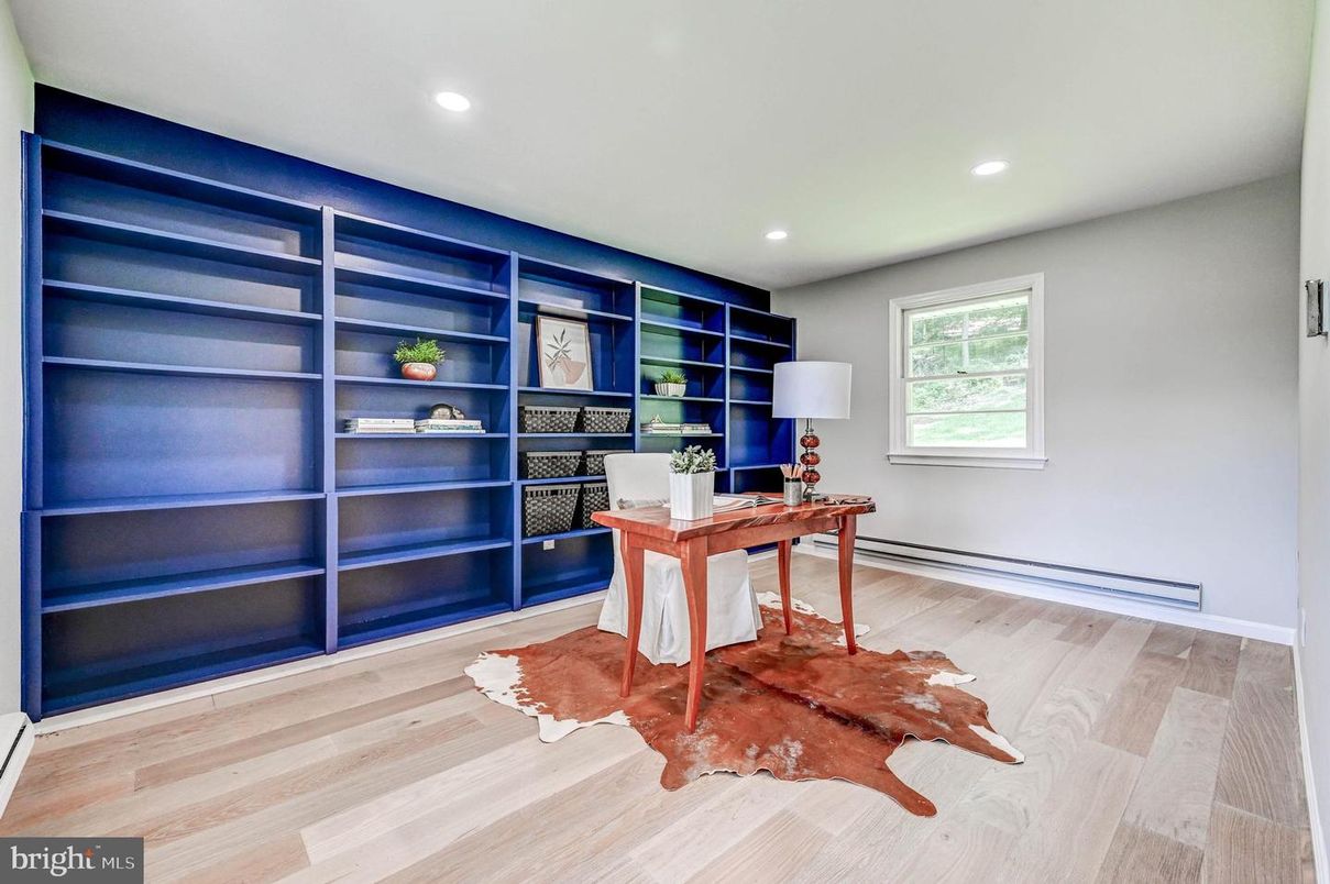 Home Office, Interior, Recessed Lighting, Wood Texture Flooring