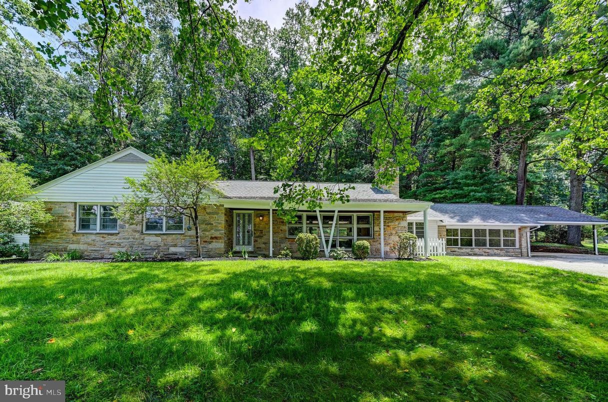 Attached, Backyard, Exterior, Facade, Ranch