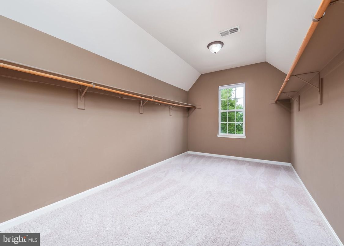 Empty room, Interior, Walk-in Closets
