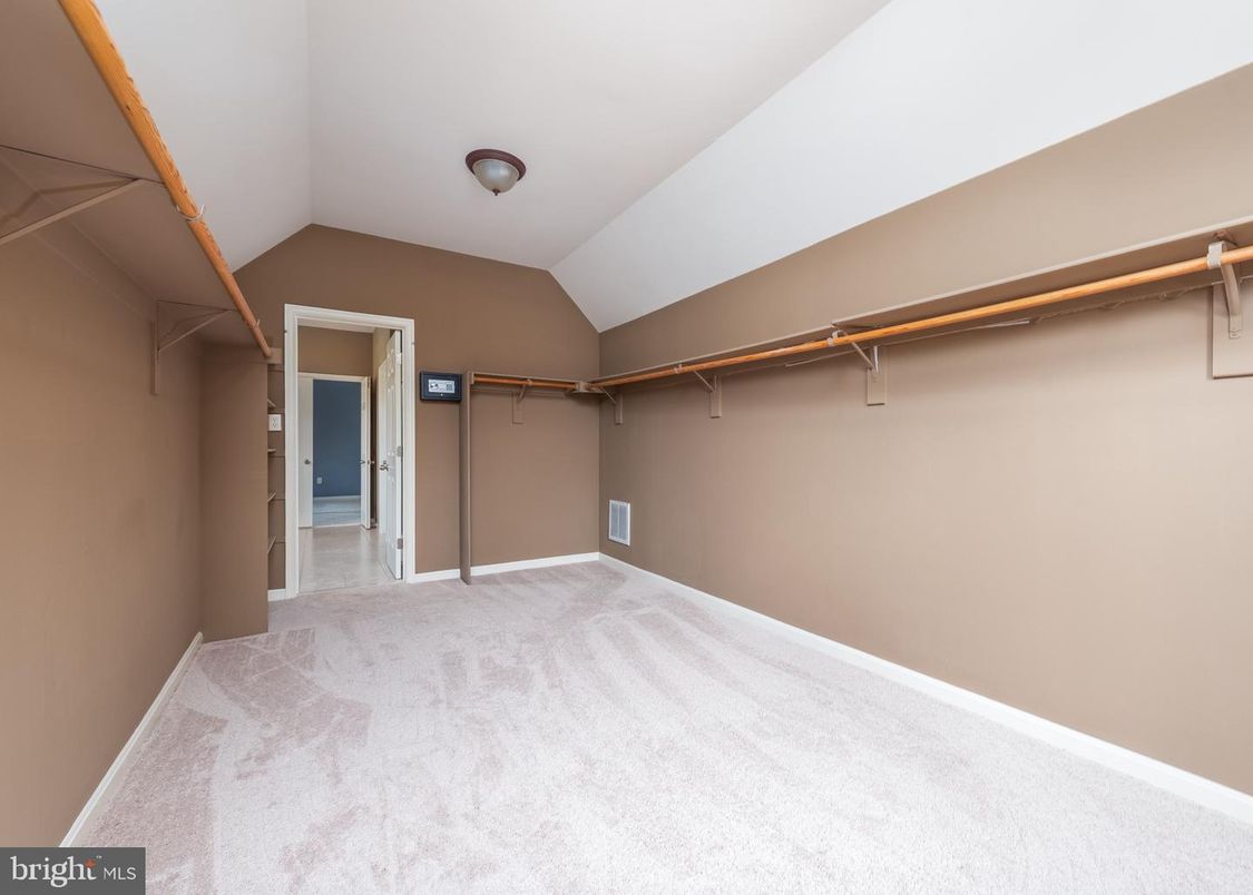 Empty room, Interior, Walk-in Closets