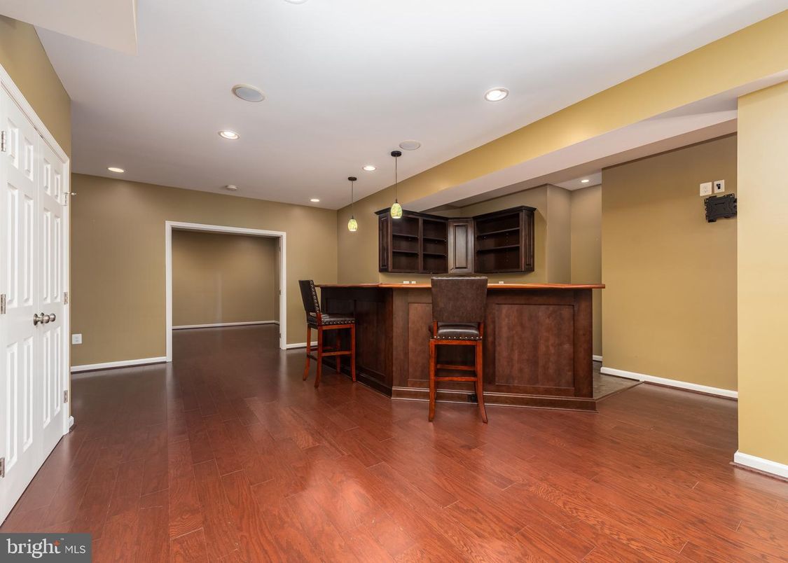 Interior, Pendant Lights, Recessed Lighting, Wood Texture Flooring