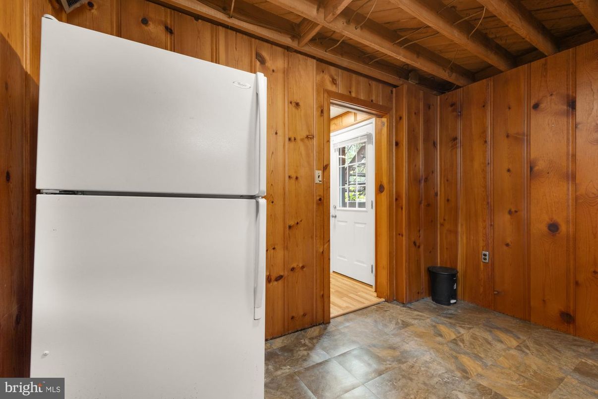 Empty room, Interior, Wooden Beams, Wooden Ceilings, Wooden Walls