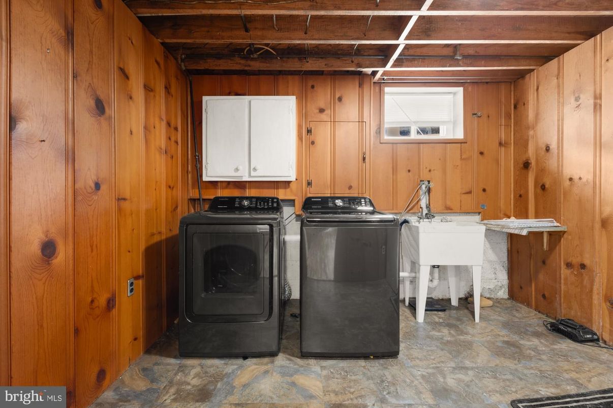 Interior, Washer, Wooden Walls