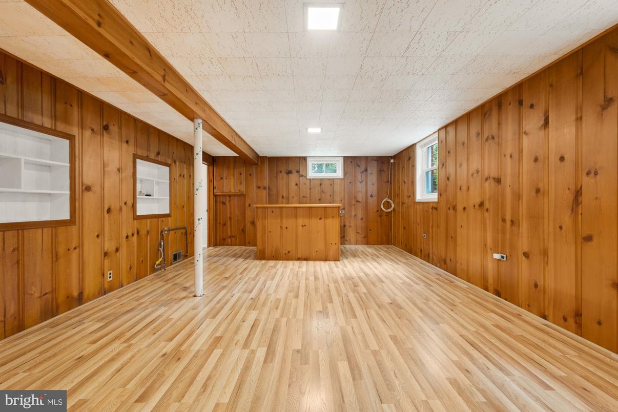 Empty room, Interior, Recessed Lighting, Wood Texture Flooring, Wooden Walls