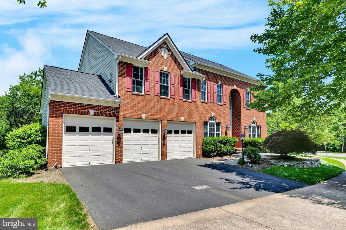 Attached, Exterior, Facade, Brick Facade, Brick Traditional