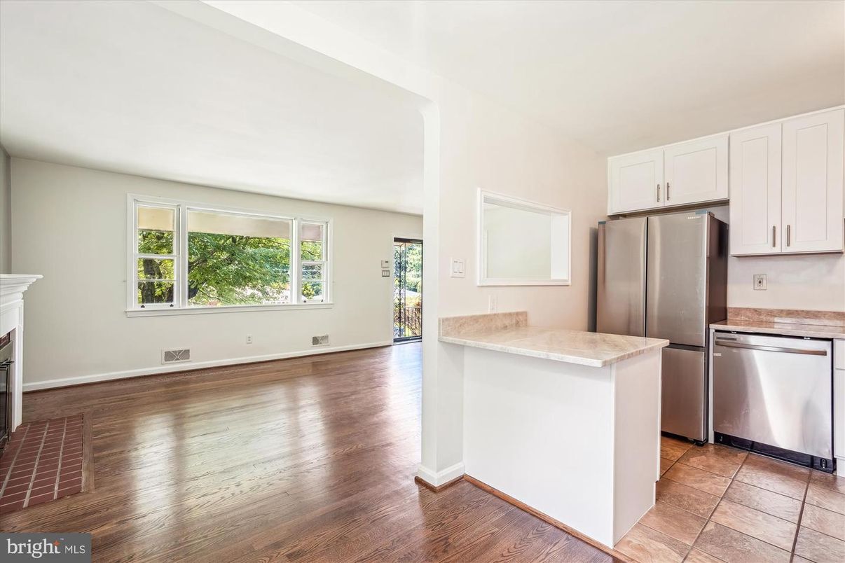 Fireplace, Interior, Kitchen, Wood Texture Flooring