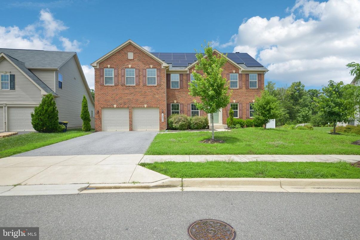 Attached, Exterior, Facade, Brick Facade, Brick Traditional