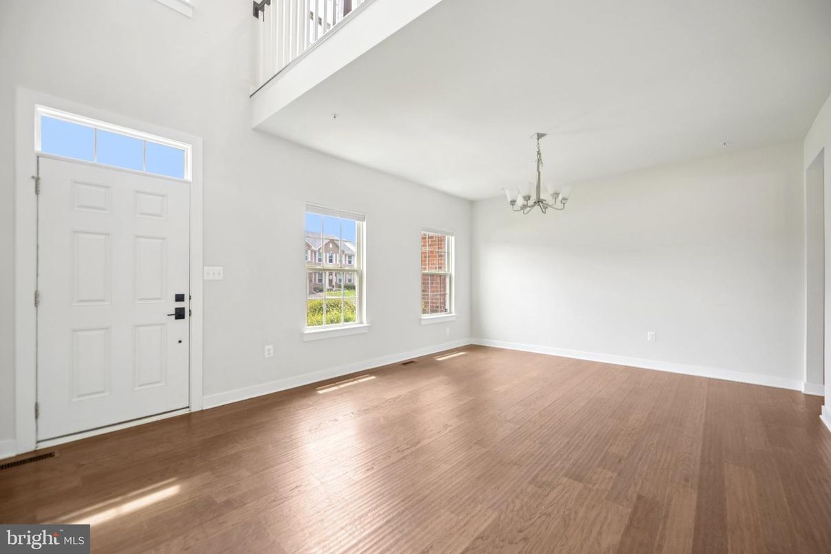 Chandelier, Empty room, Interior, Wood Texture Flooring