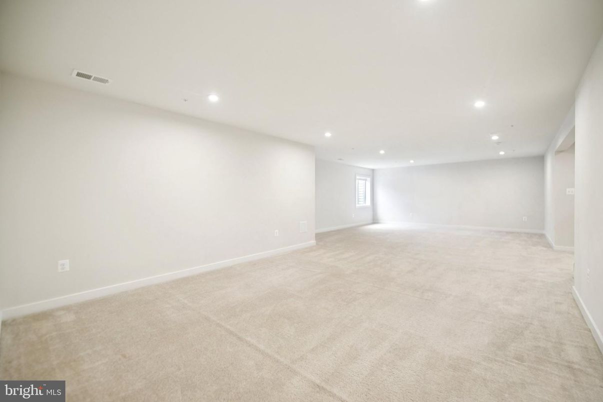 Empty room, Interior, Recessed Lighting