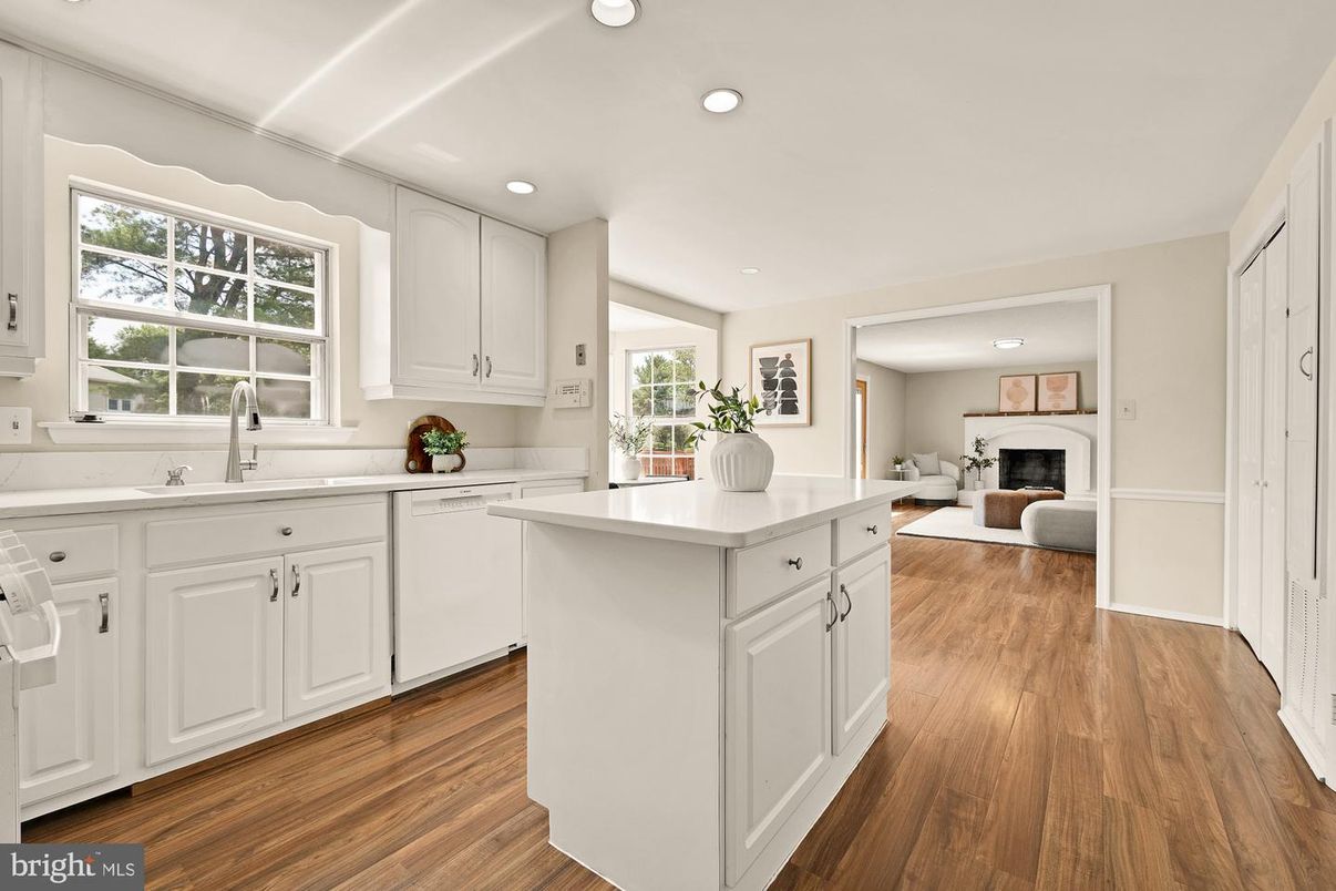 Fireplace, Interior, Kitchen, Recessed Lighting, Wood Texture Flooring