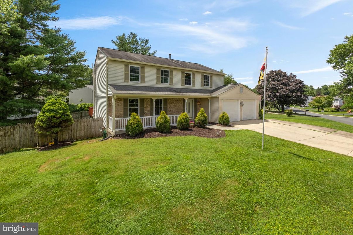 Attached, Backyard, Exterior, Facade, Georgian