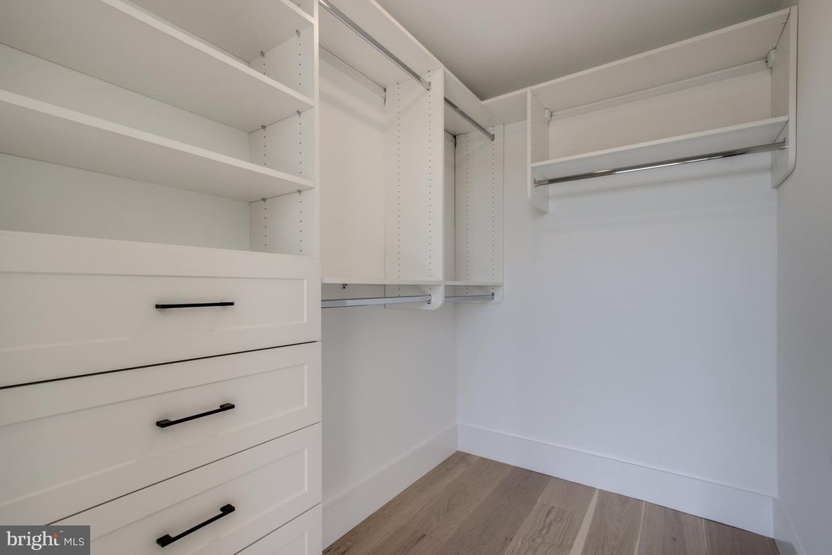 Interior, Walk-in Closets, Wood Texture Flooring