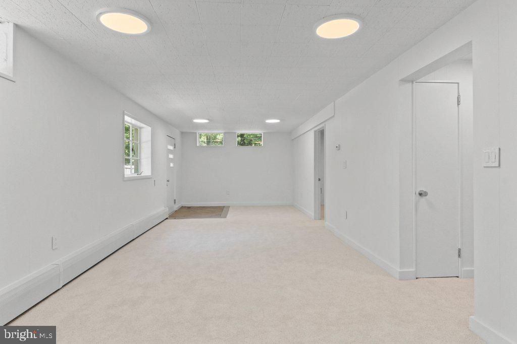 Empty room, Interior, Recessed Lighting