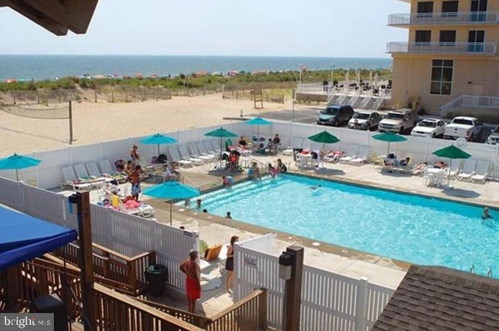 Exterior, Pool, Water