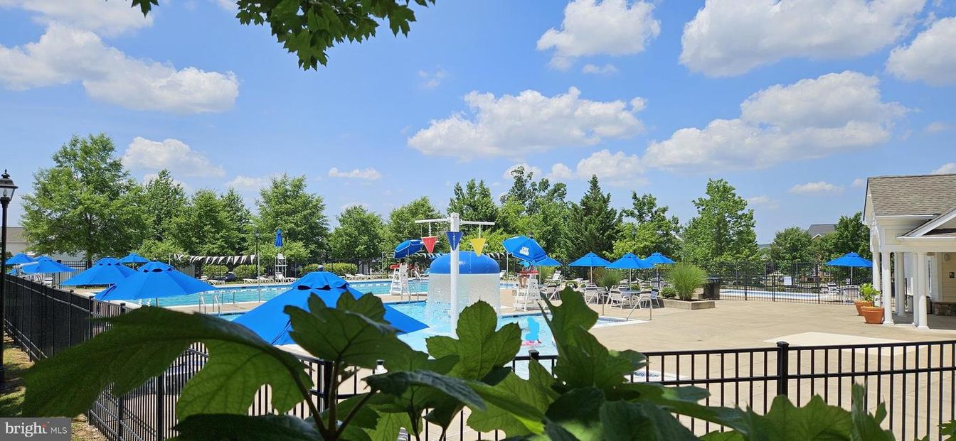 Exterior, Playground, Pool