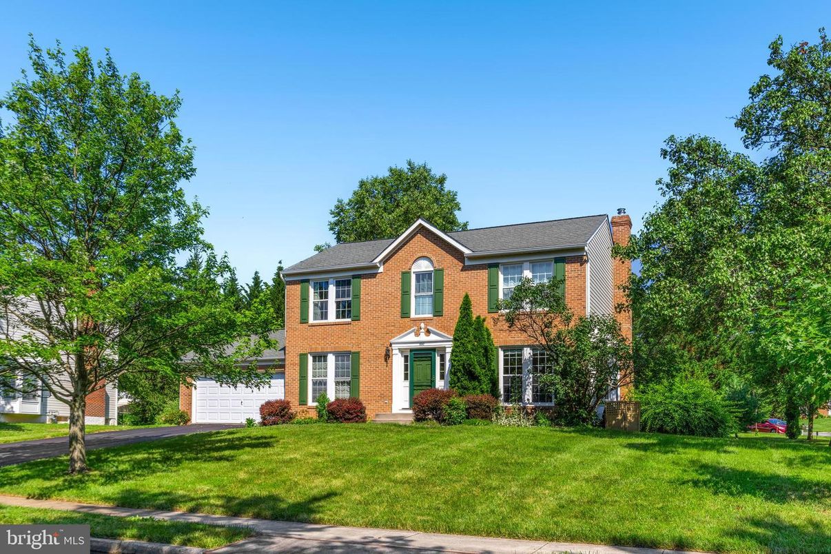 Backyard, Exterior, Facade, Brick Facade, Georgian
