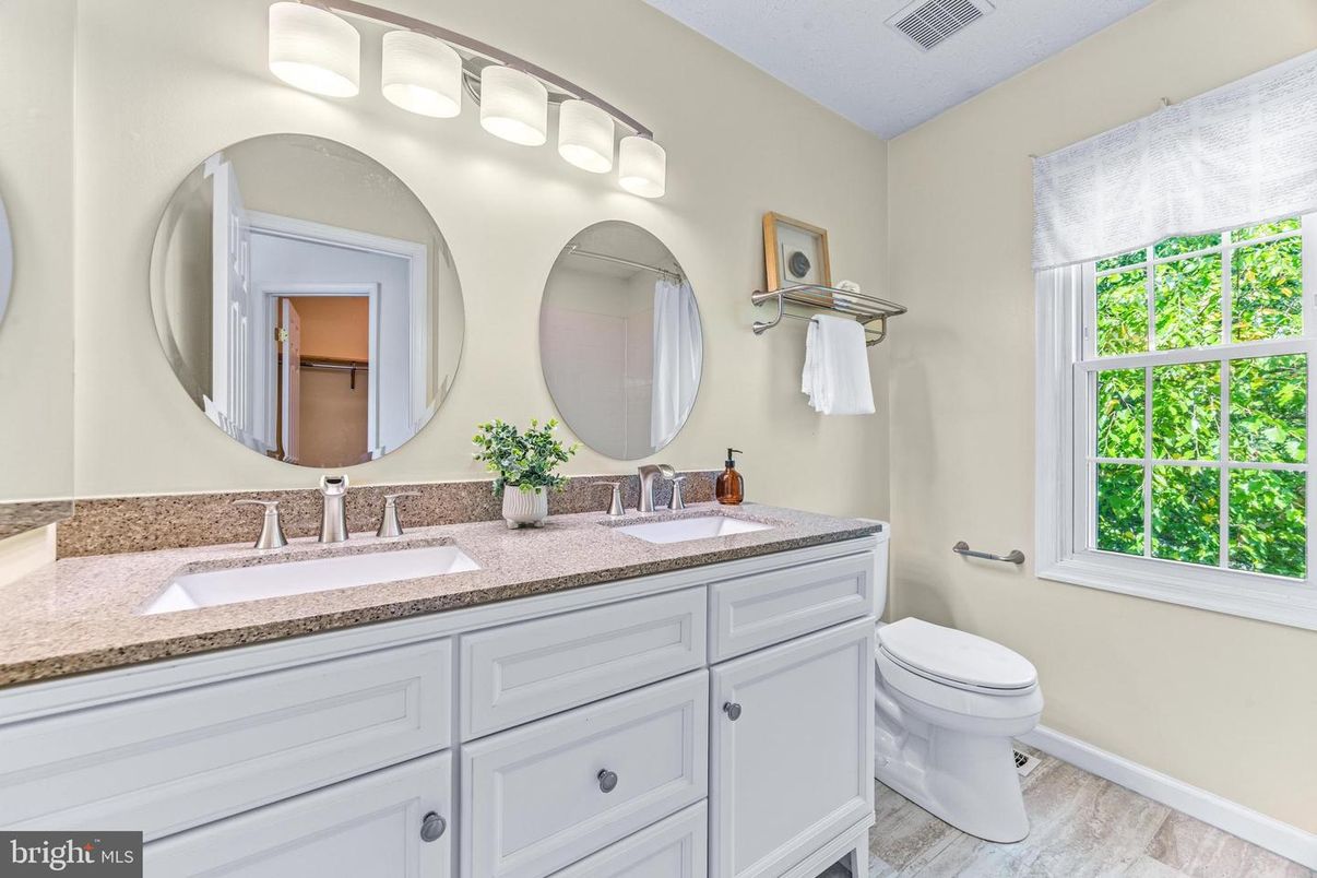 Bathroom, Dual Sink Vanities, Interior
