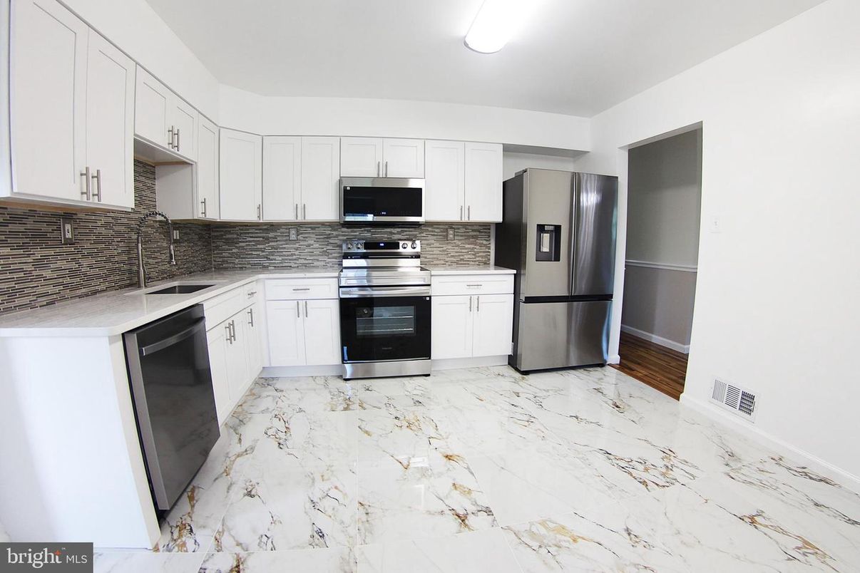 Interior, Kitchen, Marble, Stainless Steel Appliances