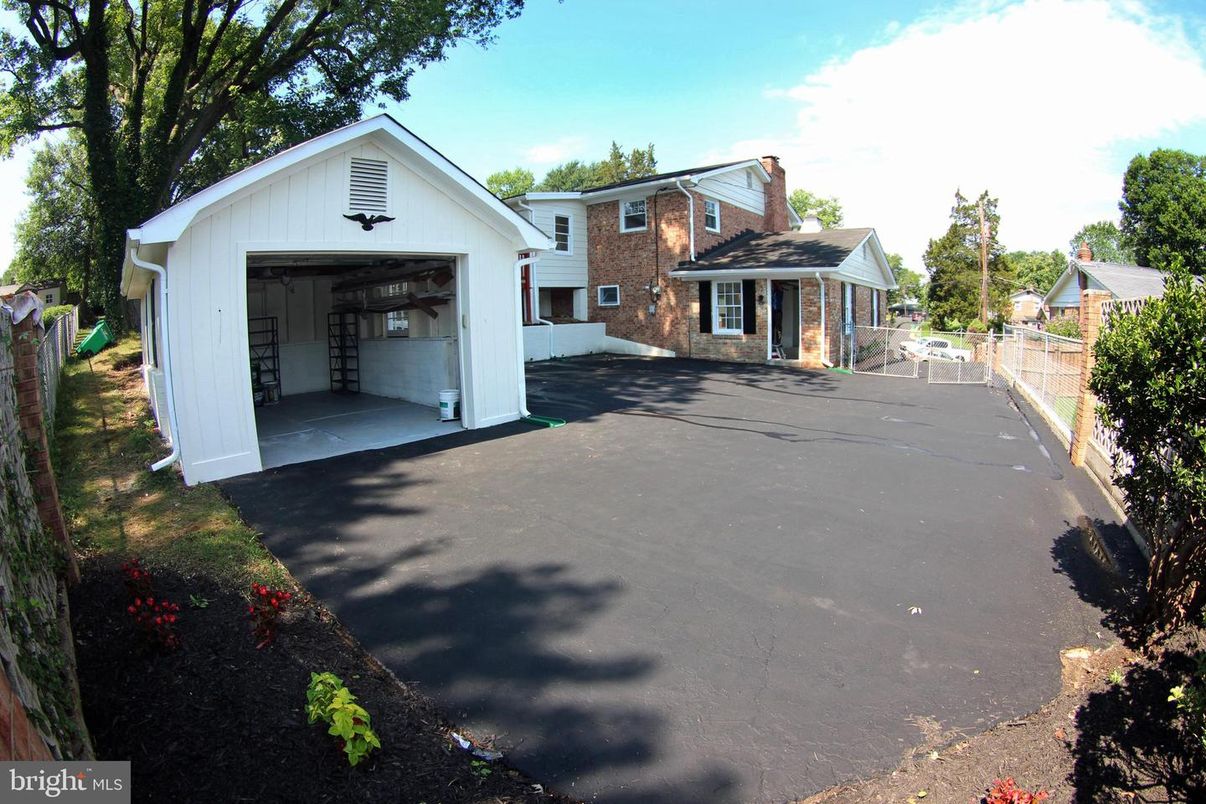 Detached Garage, Exterior