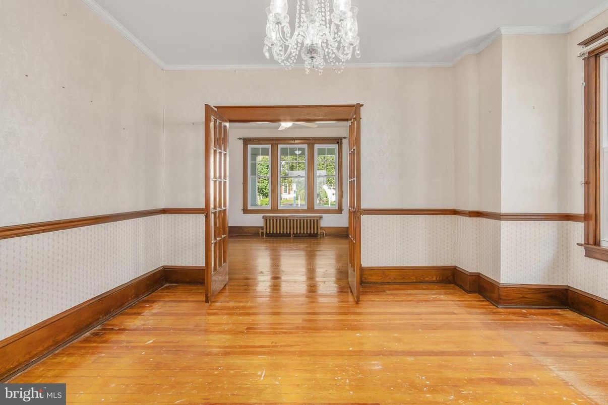 Chandelier, Empty room, Interior, Wood Texture Flooring