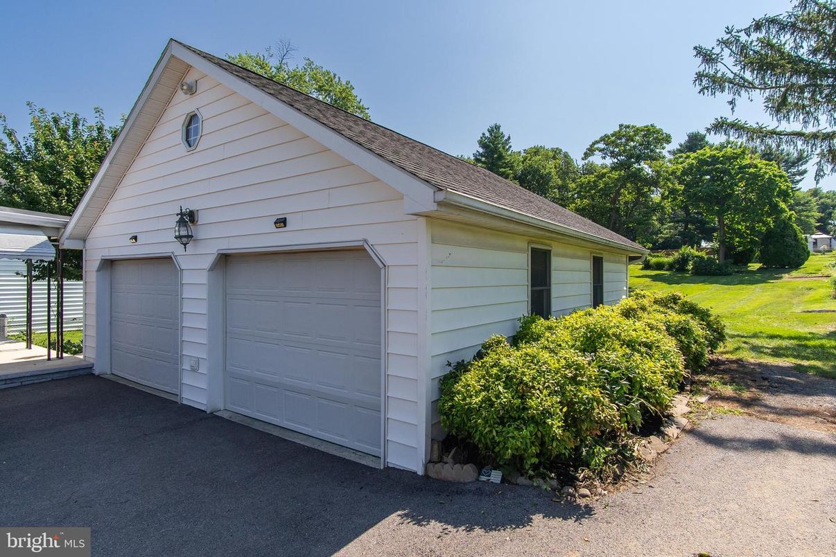 Detached Garage, Exterior