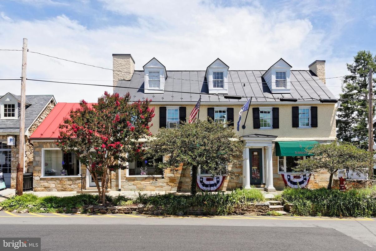 Exterior, Facade, French Provincial