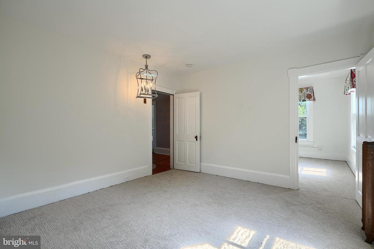 Empty room, Interior, Pendant Lights