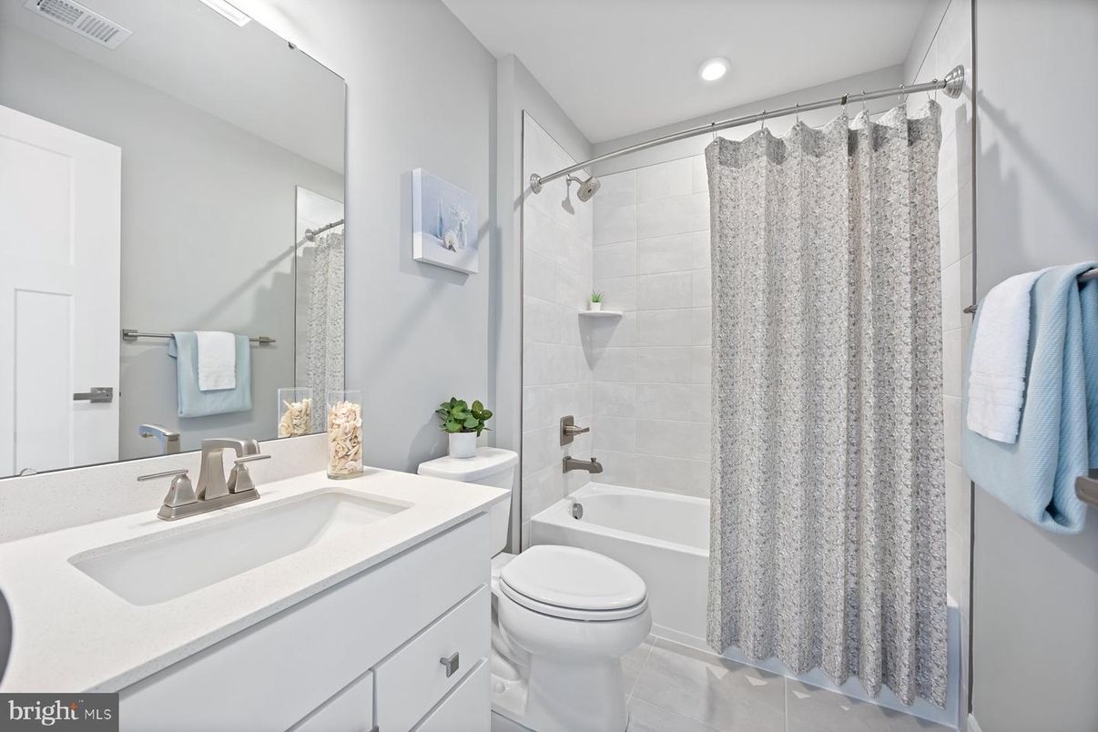 Bathroom, Interior, Recessed Lighting