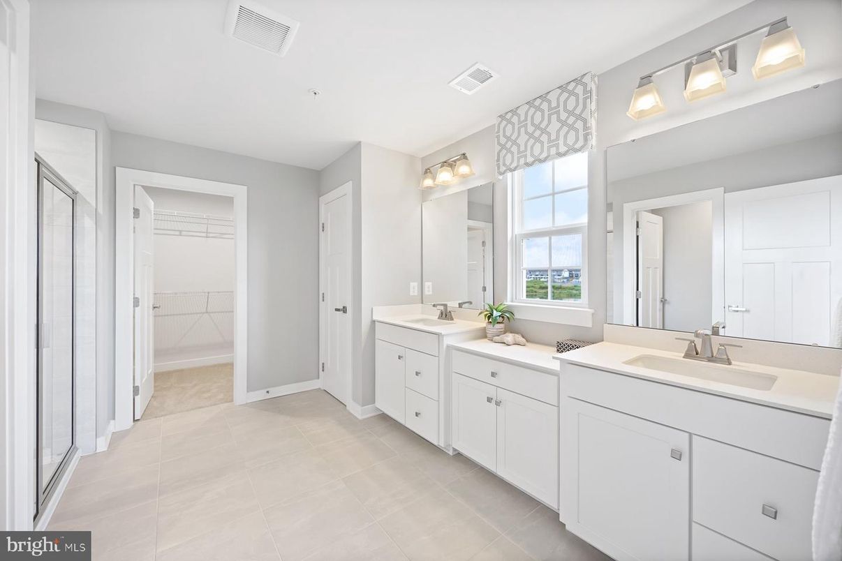 Bathroom, Dual Sink Vanities, Interior