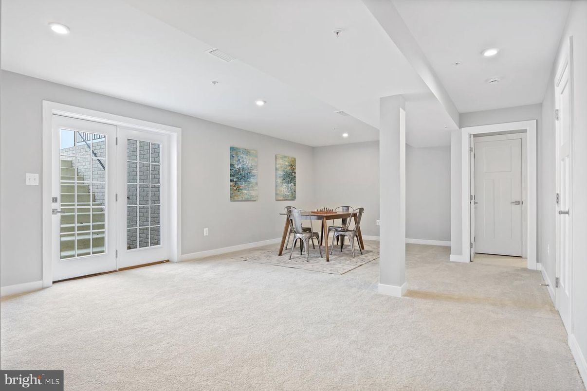 Dining room, Interior, Recessed Lighting