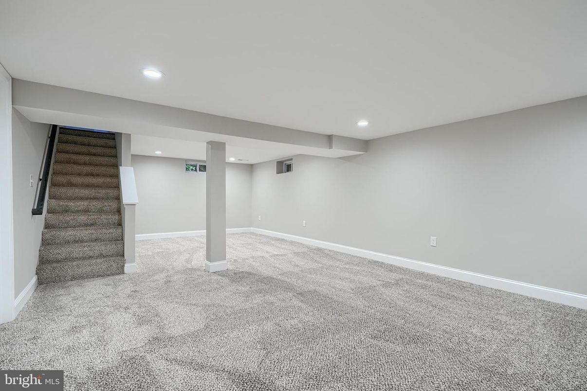 Empty room, Interior, Recessed Lighting