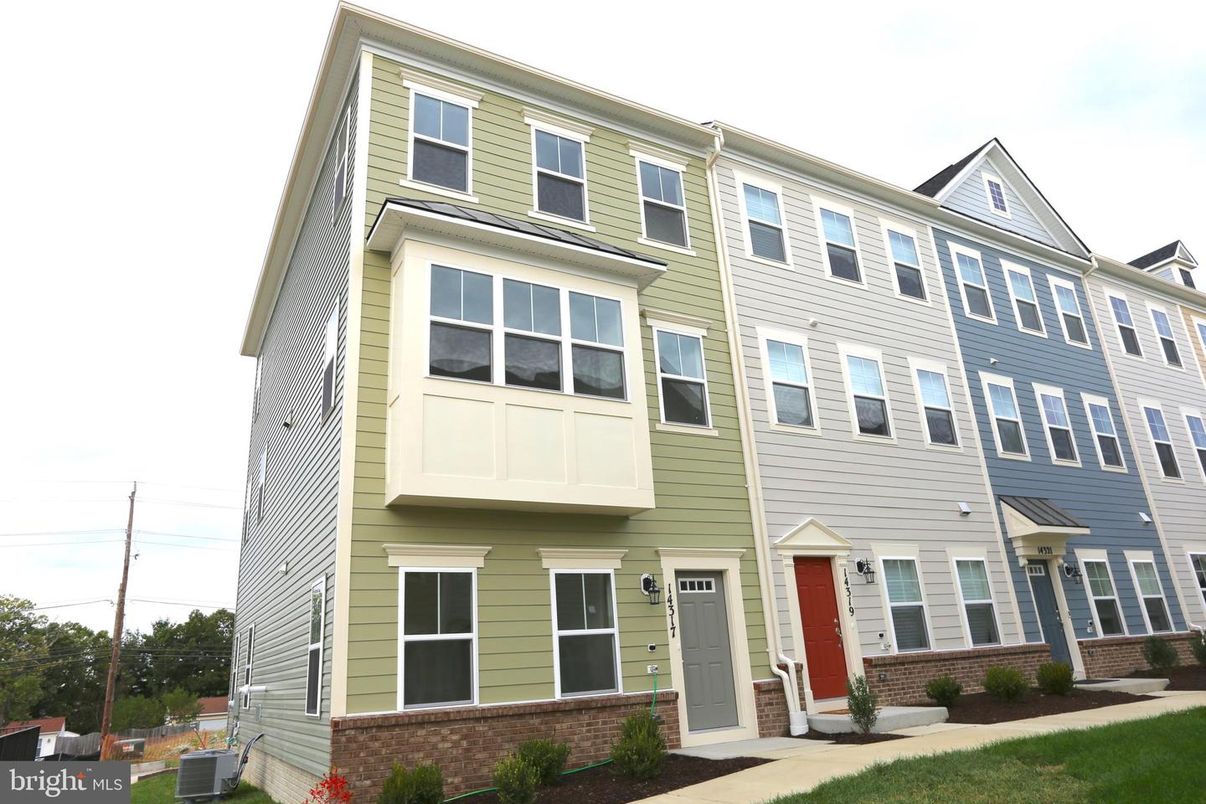 Exterior, Facade, Rowhouse