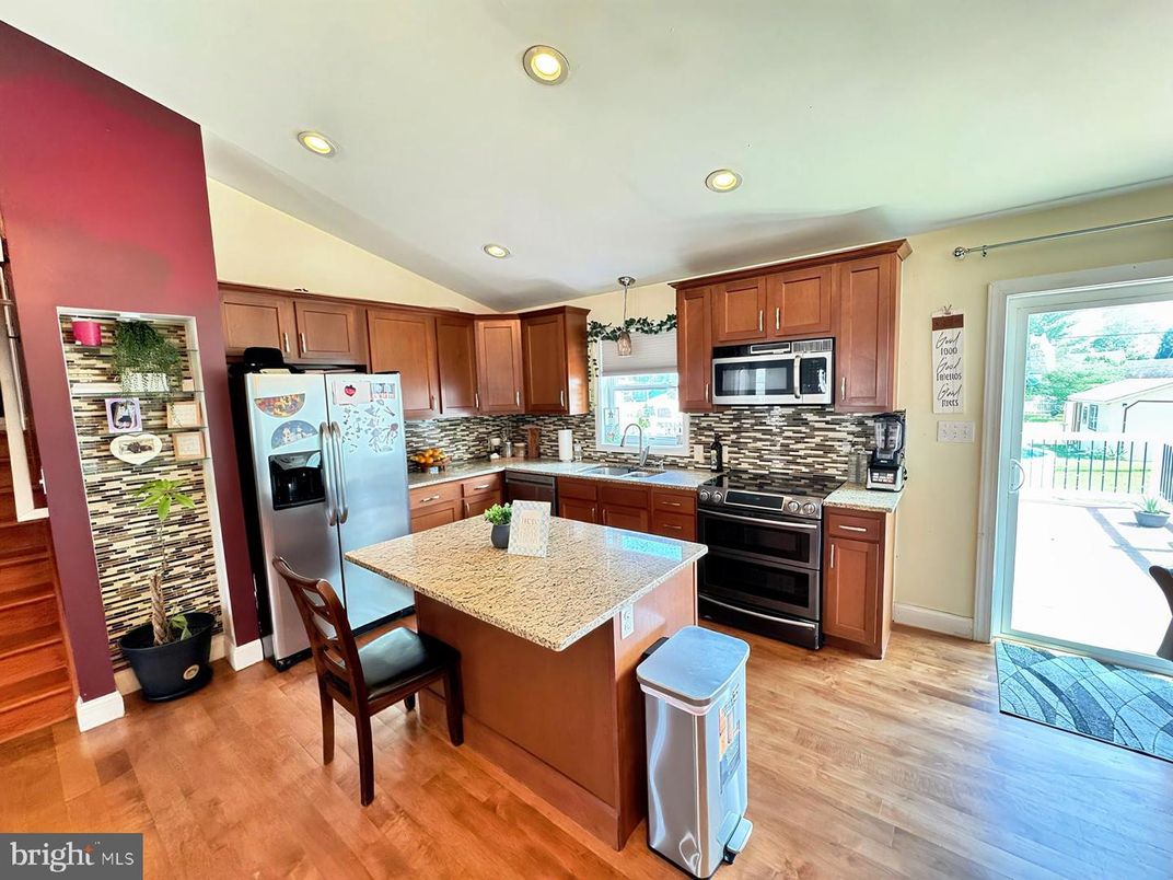 Dining room, Interior, Kitchen, Recessed Lighting, Wood Texture Flooring