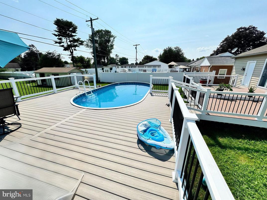 Exterior, Pool