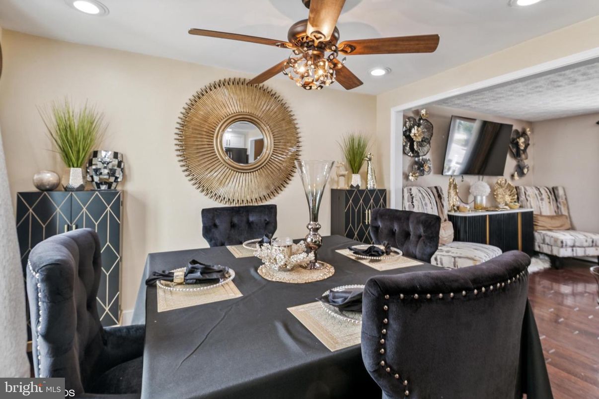Dining room, Interior, Recessed Lighting, Wood Texture Flooring